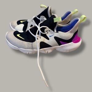Nike Free RN 5.0 Boys Size 5.5Y White Black Walking Running Shoes Sneakers